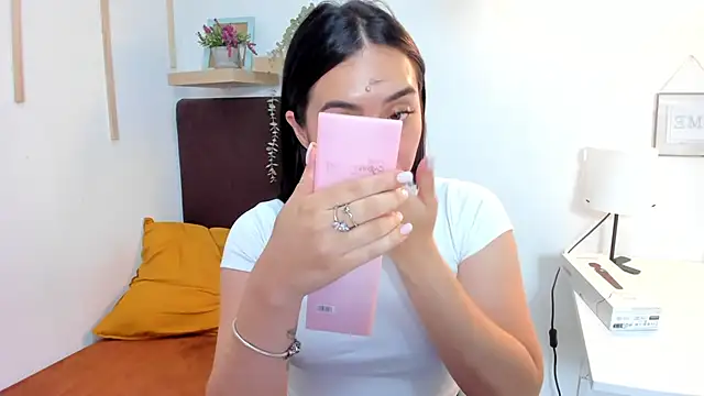 Snapshot of isabella_jade chatting on March 15, 6:43 pm isabella jade online show from March 15, 6:43 pm