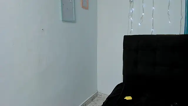 Snapshot of isabella_jade chatting on March 8, 10:02 pm isabella jade online show from March 8, 10:02 pm