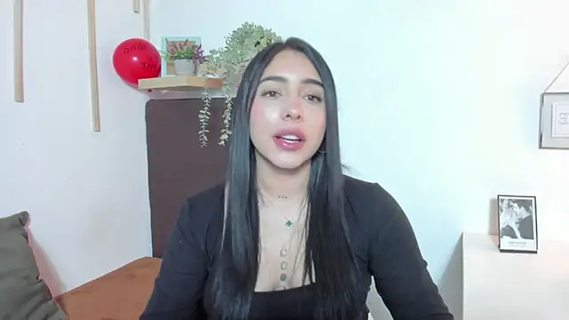 Snapshot of isabella_jade chatting on February 21, 7:32 pm isabella jade online show from February 21, 7:32 pm