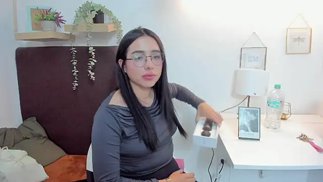 Snapshot of isabella_jade chatting on February 25, 6:55 pm isabella jade online show from February 25, 6:55 pm