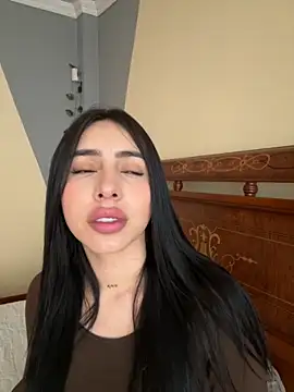 Snapshot of isabella_jade chatting on October 17, 1:24 pm isabella jade online show from October 17, 1:24 pm