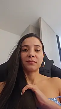 miaeyes online show from November 28, 1:22 pm