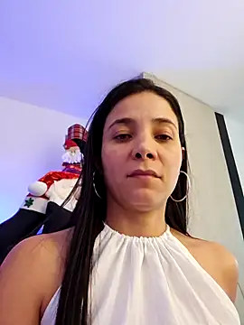 miaeyes online show from December 21, 1:32 pm