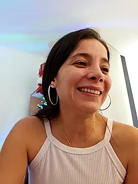 miaeyes online show from December 11, 1:39 pm