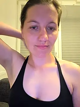 Nicole-Ray online show from July 5, 8:15 pm