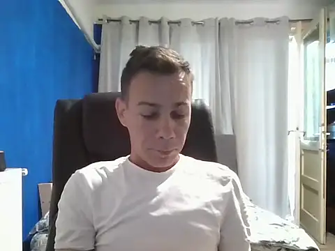 Snapshot of Plasure4you chatting on June 15, 11:43 am Plasure4you online show from June 15, 11:43 am