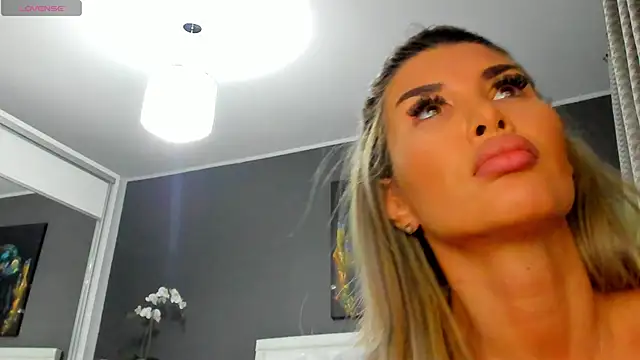 Snapshot of Emma_D_ chatting on February 12, 6:51 pm Emma D online show from February 12, 6:51 pm