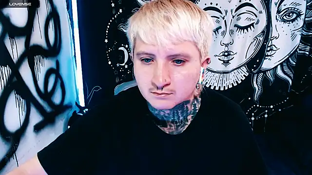 Marieblueeyes online show from May 28, 2:56 pm
