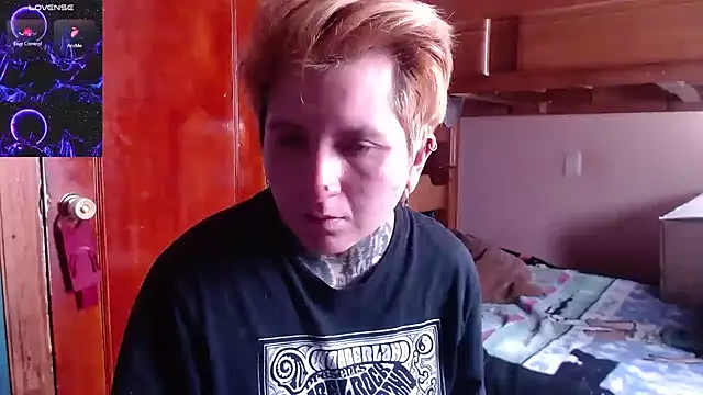 Marieblueeyes online show from December 2, 6:09 pm