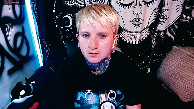 Marieblueeyes online show from May 16, 2:21 am