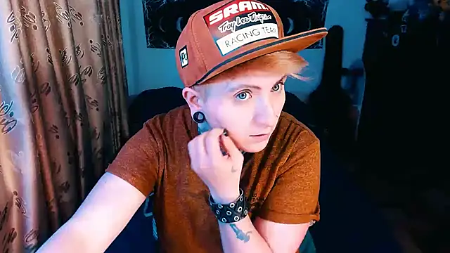 Marieblueeyes online show from October 31, 9:28 am