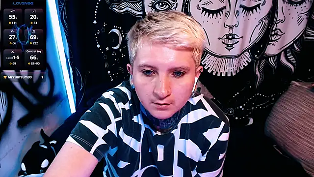 Marieblueeyes online show from May 15, 4:54 am