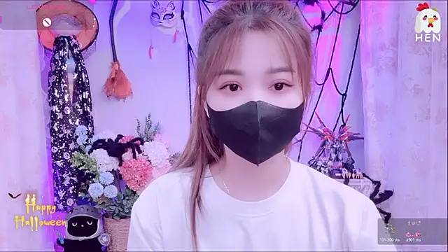 Snapshot of hen237 chatting on October 31, 1:24 am hen237 online show from October 31, 1:24 am