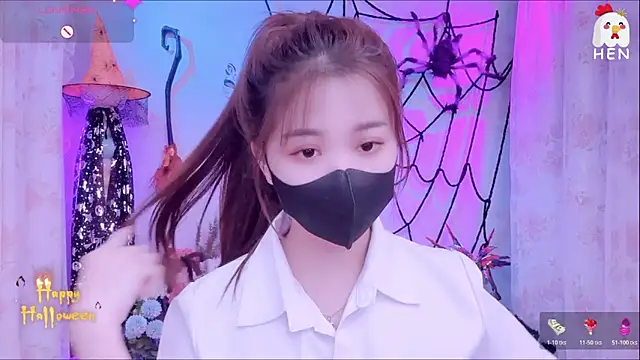 Snapshot of hen237 chatting on October 31, 10:27 pm hen237 online show from October 31, 10:27 pm