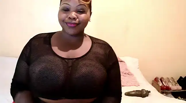 Snapshot of Queen_BootyXXX chatting on December 6, 1:35 am Queen BootyXXX online show from December 6, 1:35 am