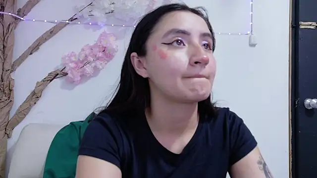 Perla Campbell online show from December 5, 8:50 pm