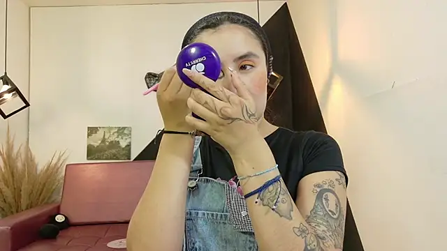 Perla Campbell online show from October 15, 7:11 pm