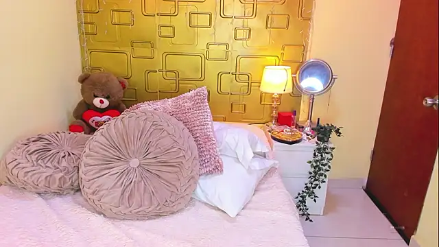 Julia Haye online show from March 21, 8:30 am