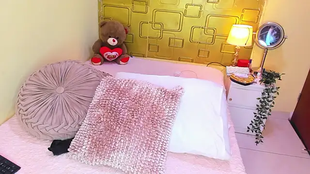 Julia Haye online show from March 11, 4:17 am