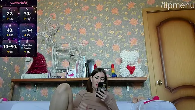 SophieBush online show from February 27, 7:51 am