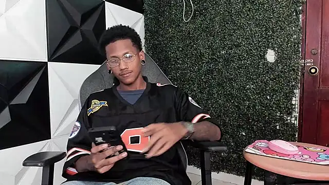 ManSant online show from April 11, 3:59 pm