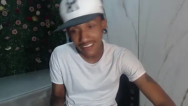 Snapshot of ManSant chatting on June 29, 4:28 pm ManSant online show from June 29, 4:28 pm