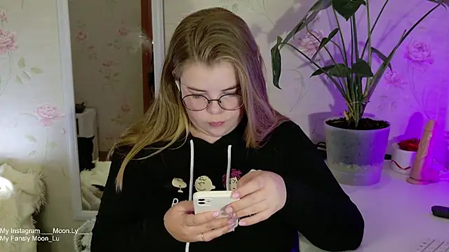 sinnamon  online show from September 28, 5:20 pm