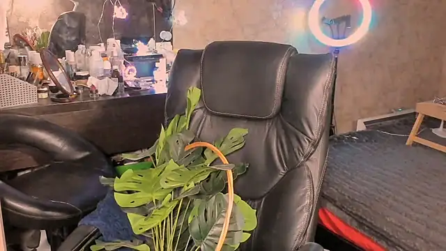 Miss Poison online show from September 28, 9:00 pm