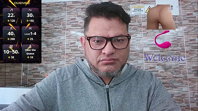 Snapshot of SexDiffrent chatting on October 28, 4:39 pm SexDiffrent online show from October 28, 4:39 pm