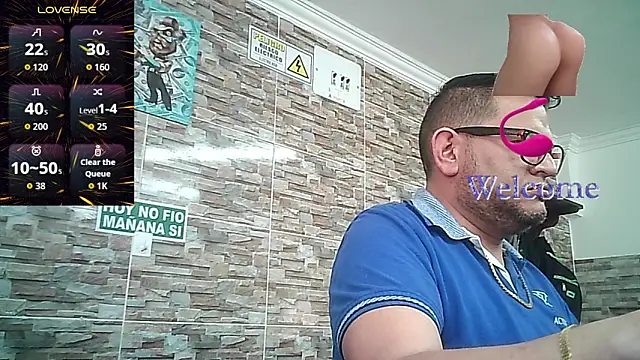 Snapshot of SexDiffrent chatting on October 12, 8:21 pm SexDiffrent online show from October 12, 8:21 pm