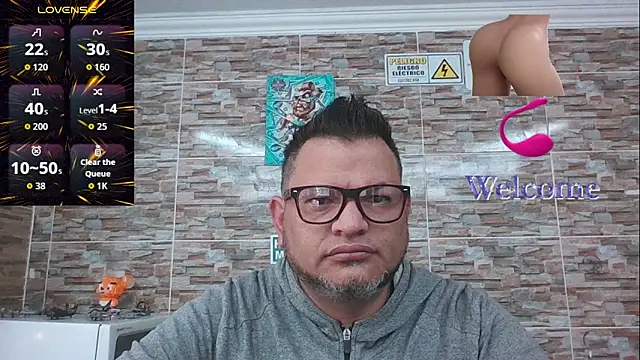 Snapshot of SexDiffrent chatting on November 5, 9:18 pm SexDiffrent online show from November 5, 9:18 pm