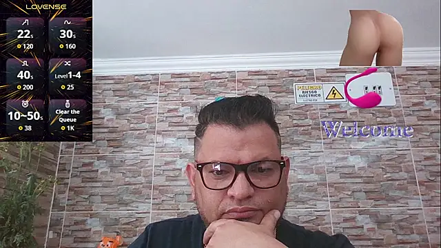 Snapshot of SexDiffrent chatting on November 1, 8:03 pm SexDiffrent online show from November 1, 8:03 pm