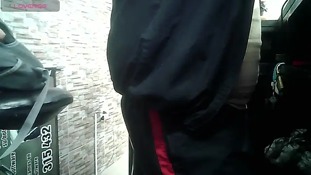 Snapshot of SexDiffrent chatting on October 20, 10:21 pm SexDiffrent online show from October 20, 10:21 pm