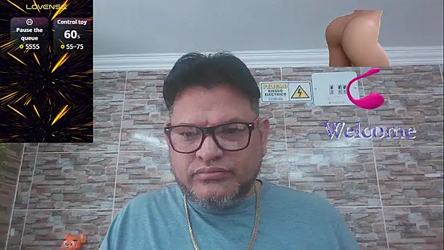 Snapshot of SexDiffrent chatting on October 26, 5:02 pm SexDiffrent online show from October 26, 5:02 pm