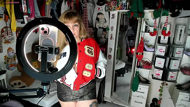 Snapshot of allsson_queen chatting on January 5, 10:02 pm allsson queen online show from January 5, 10:02 pm