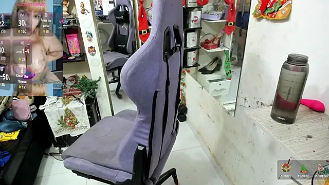 Snapshot of allsson_queen chatting on December 16, 7:29 pm allsson queen online show from December 16, 7:29 pm