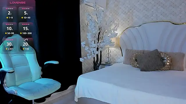 Snapshot of KatalinaMillan chatting on October 11, 5:08 am KatalinaMillan online show from October 11, 5:08 am