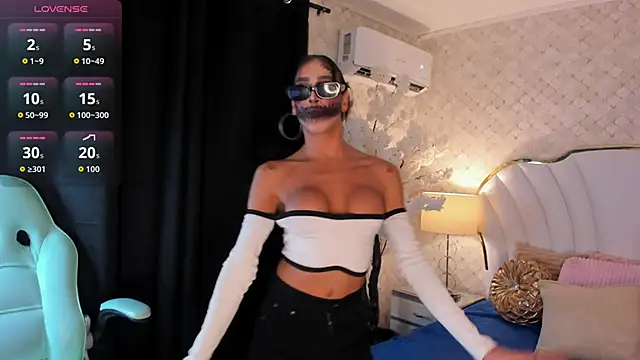 Snapshot of KatalinaMillan chatting on November 1, 3:13 am KatalinaMillan online show from November 1, 3:13 am