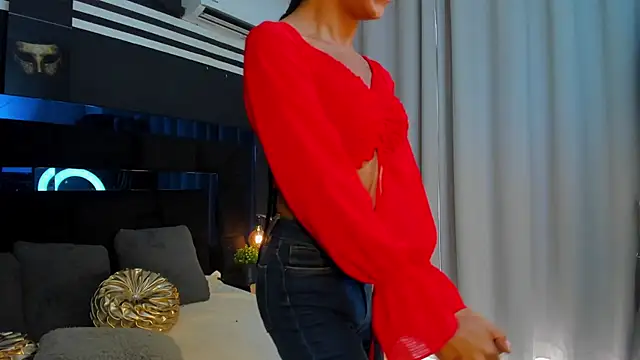 Snapshot of KatalinaMillan chatting on February 21, 8:05 pm KatalinaMillan online show from February 21, 8:05 pm