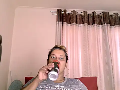 Snapshot of eroticbeauty37 chatting on September 27, 10:43 am eroticbeauty37 online show from September 27, 10:43 am