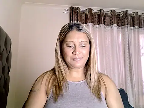 eroticbeauty37 online show from May 15, 12:36 pm