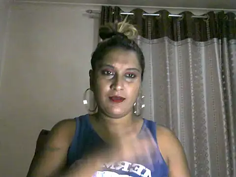 Snapshot of eroticbeauty37 chatting on February 20, 5:20 pm eroticbeauty37 online show from February 20, 5:20 pm
