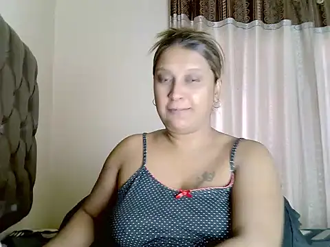 Snapshot of eroticbeauty37 chatting on July 17, 9:39 am eroticbeauty37 online show from July 17, 9:39 am