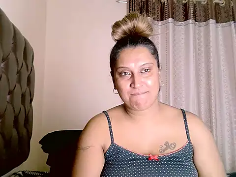 Snapshot of eroticbeauty37 chatting on June 11, 2:53 am eroticbeauty37 online show from June 11, 2:53 am
