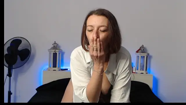 Oriane Jackson online show from December 21, 10:06 am