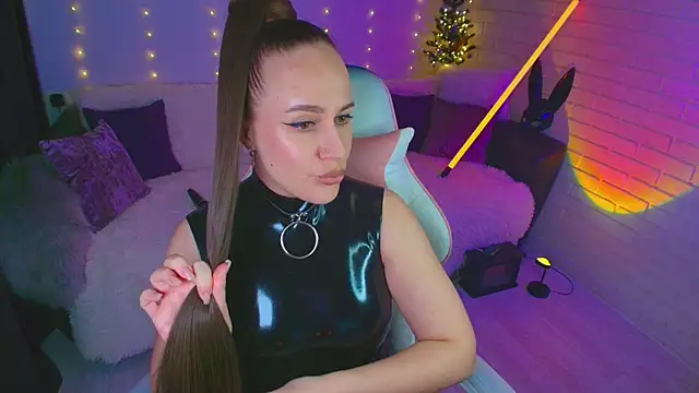 pepper cat  online show from April 4, 12:28 am