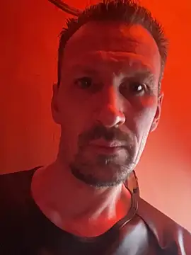 Snapshot of Jottard chatting on April 6, 4:30 am Jottard online show from April 6, 4:30 am