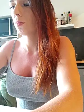 Snapshot of clara-francaise chatting on June 22, 6:05 pm clara-francaise online show from June 22, 6:05 pm