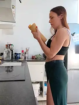 Snapshot of clara-francaise chatting on October 11, 12:06 pm clara-francaise online show from October 11, 12:06 pm