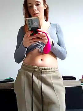 Snapshot of clara-francaise chatting on February 17, 2:06 pm clara-francaise online show from February 17, 2:06 pm